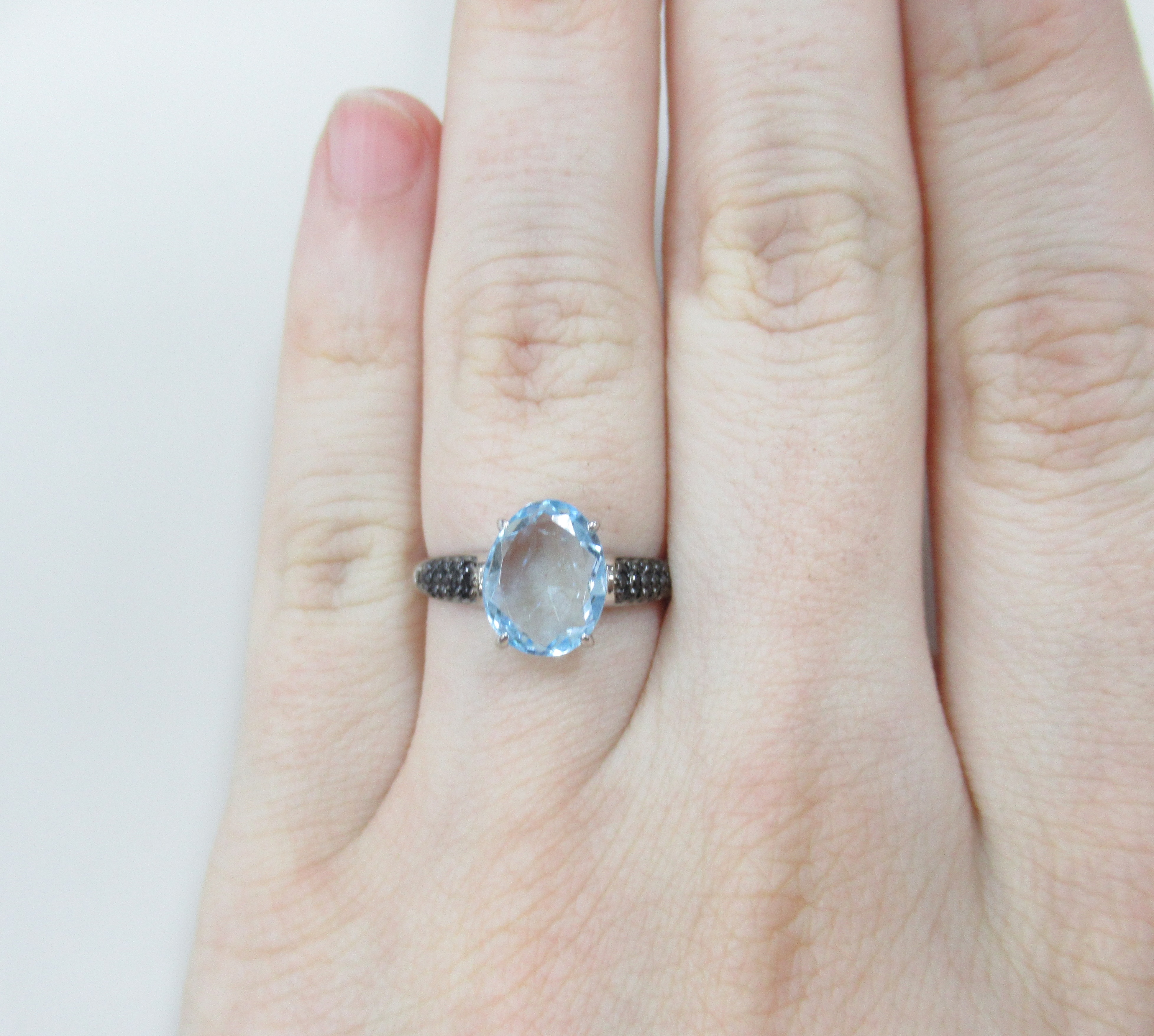 Серебряное кольцо с топазом